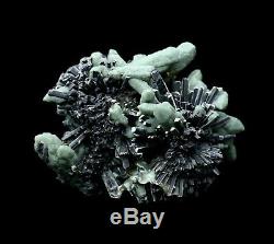 115g Rare! Beauté Cristal Vert Cluster & Ilvaite Minéraux Échantillons / Chine