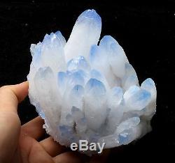 1325g Nouveau Find! Spécimen De Grappes De Cristal Avec Top Cristal Bleu Clair Et Rare