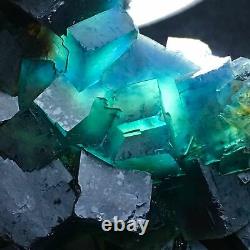 403g Fluorite Cubique Bleu Vert Profond Translucide Avec Amas De Cristal Quartz Chine