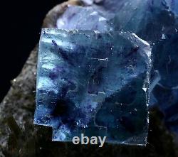 496g Transparent Bleu Violet Cube Fluorite Crystal Cluster Minéral Spécimen