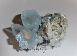 Amas De Cristal Aquamarine Esthétique Avec Mica 5cm