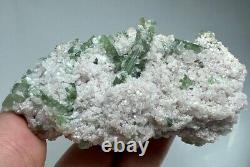 Bouquet de cristaux de tourmaline de 186 gr. bien formés et bien terminés sur matrice @AFG