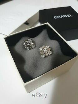 Chanel Cristal Cluster Baroque Place Argent Classique Mini CC Logo Boucles D'oreilles