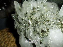 Cristal Point Crystal Point Énorme Et Pyrite Sur Pierre Blanche Magnifique