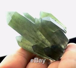 Échantillon Minéral De Grappes De Cristaux Verts D'une Beauté Naturelle De 115,8 G