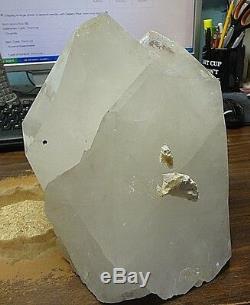 Énorme Cristal De Quartz Clair Geode Cluster De La Lampe De La Cathédrale Du Brésil