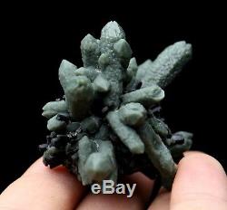 Grappe De Cristal Vert Rare De Beauté Naturelle Et Spécimen Minéral Ilvaite / Chine