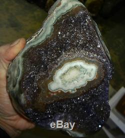 Groupe Geode De Grappes En Cristal Amethyste D'uruguay Avec Base De Stalactite En Bois