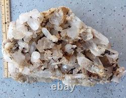 Groupe d'affichage de pièces de guérison en cristal de quartz clair naturel (brut)