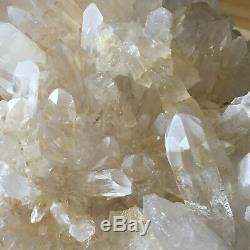 Guérison De Spécimen Approximatif De Groupe De Cristal Blanc Clair Naturel De 4,0lb En Cristal De Quartz