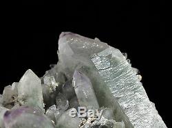 Minéral En Grappes De Quartz Vert Et Violet Super Brillant De La Mongolie Intérieure, Chine