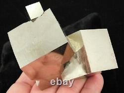 Quatrième! Cubes En Cristal Pyrite Entwined Dans Un Groupe Huge Espagne 575gr