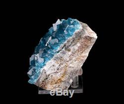 Spécimen Minéral De Roche De Cristal De Cristal De Quartz Bleu Clair Cru De Cube En Fluorite, Chine
