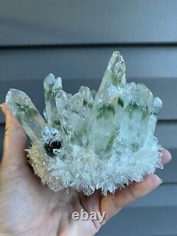 Superbe, amas de quartz fantôme vert