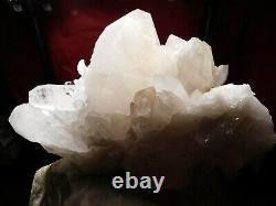 Un Géant 100% Naturel Quartz Crystal Cluster De L’arkansas 8131gr